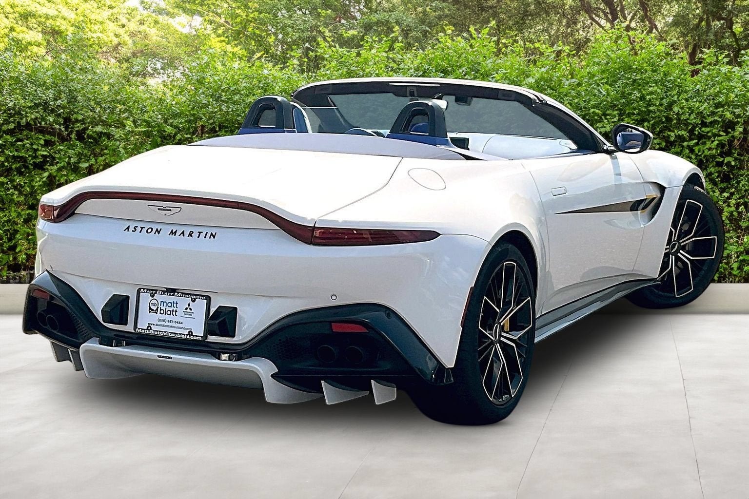 2022 Aston Martin Vantage Base