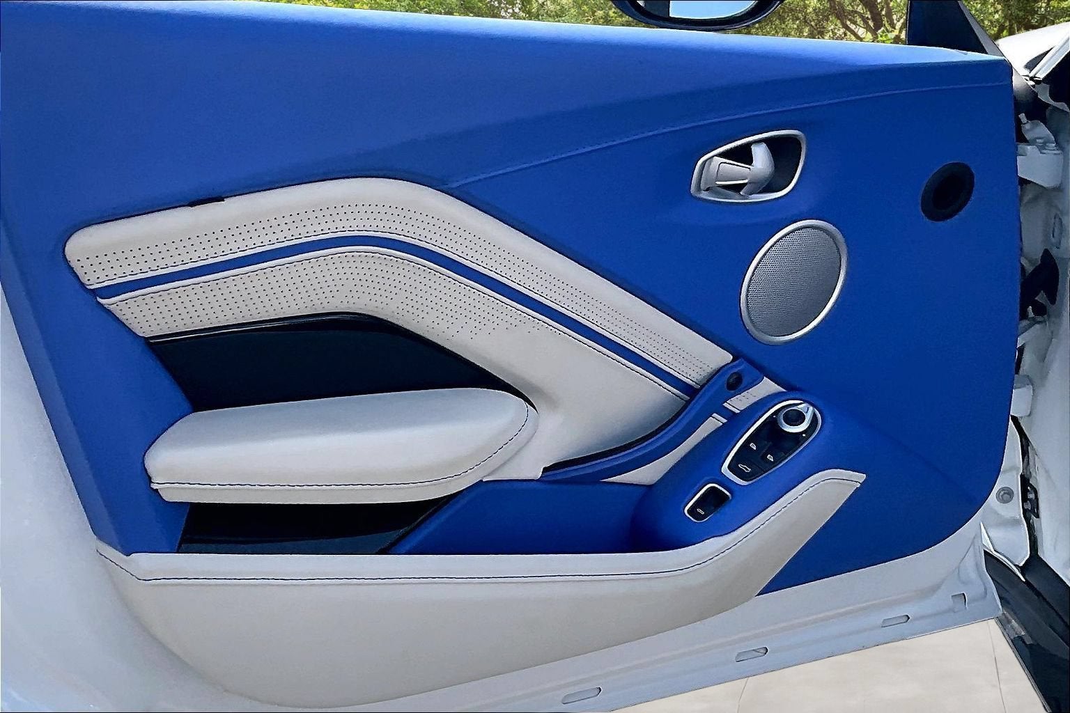 2022 Aston Martin Vantage Base