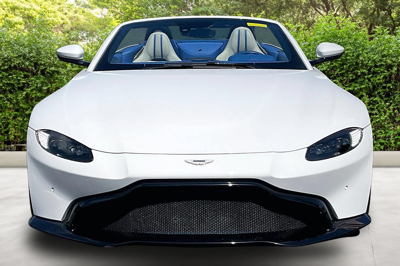 2022 Aston Martin Vantage Base