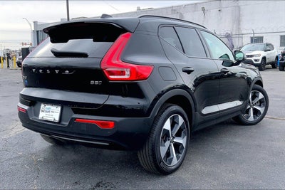2023 Volvo XC40 Plus Dark Theme