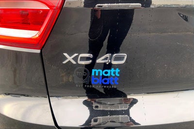 2023 Volvo XC40 Plus Dark Theme