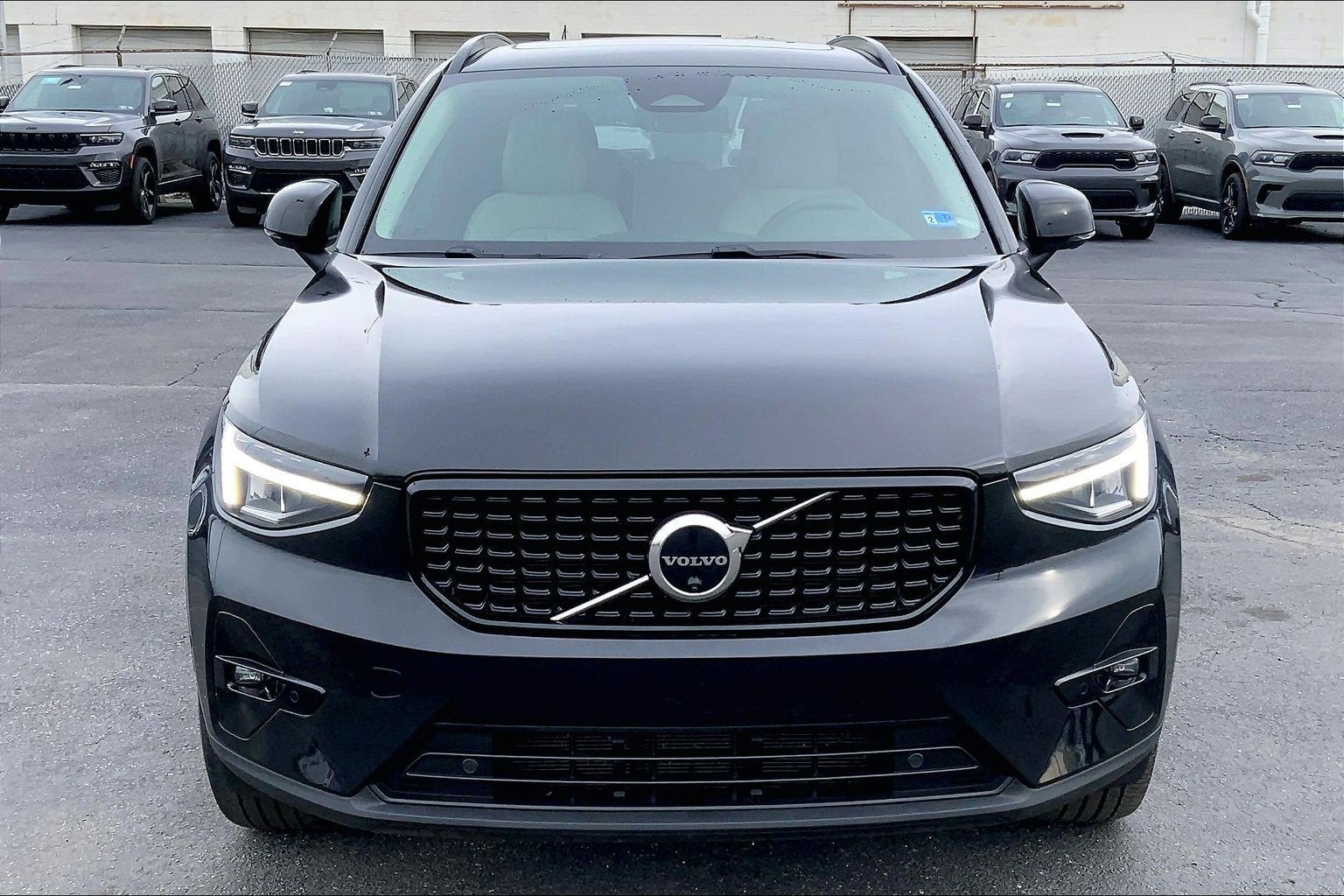 2023 Volvo XC40 Plus Dark Theme