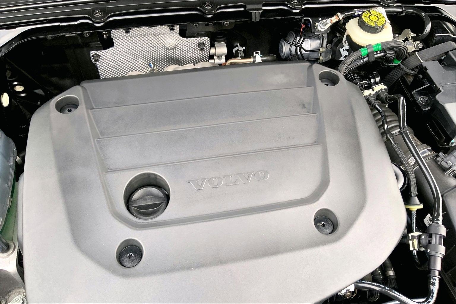 2023 Volvo XC40 Plus Dark Theme