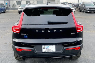 2023 Volvo XC40 Plus Dark Theme