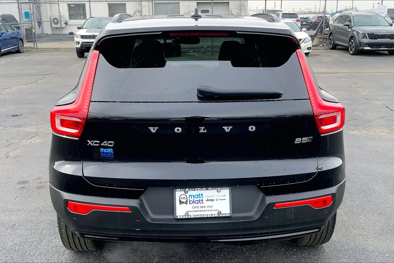 2023 Volvo XC40 Plus Dark Theme