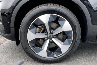 2023 Volvo XC40 Plus Dark Theme