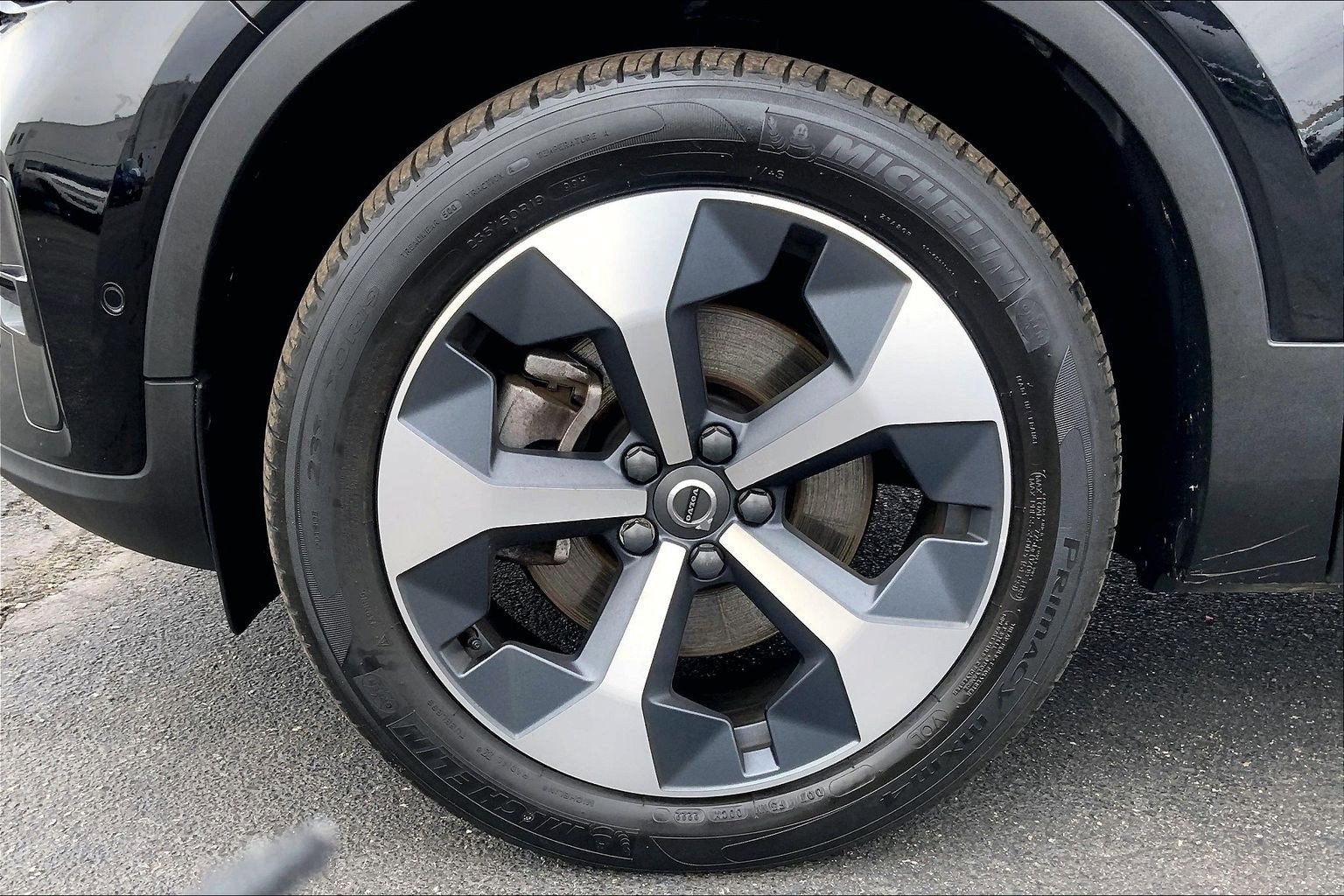 2023 Volvo XC40 Plus Dark Theme