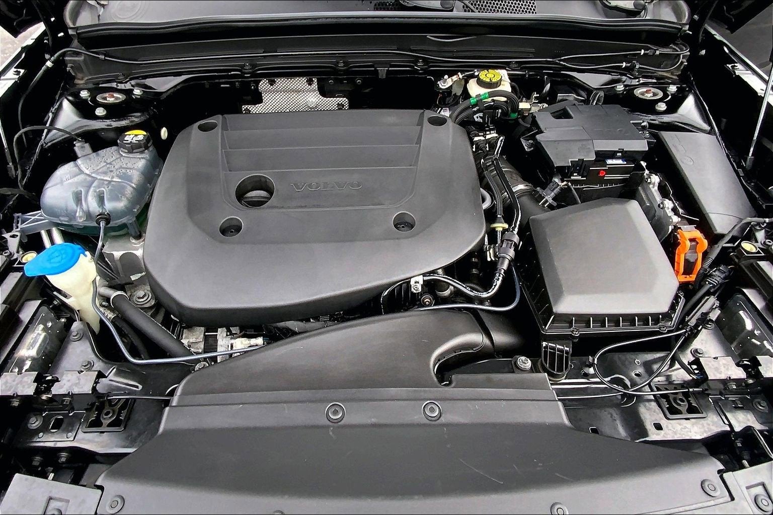2023 Volvo XC40 Plus Dark Theme