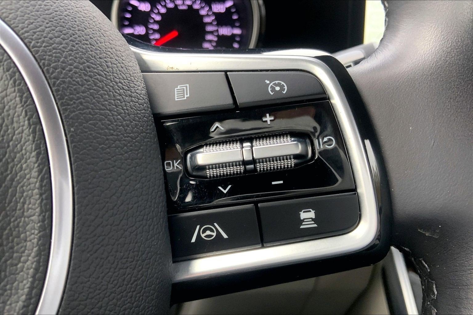 2023 Kia Carnival EX