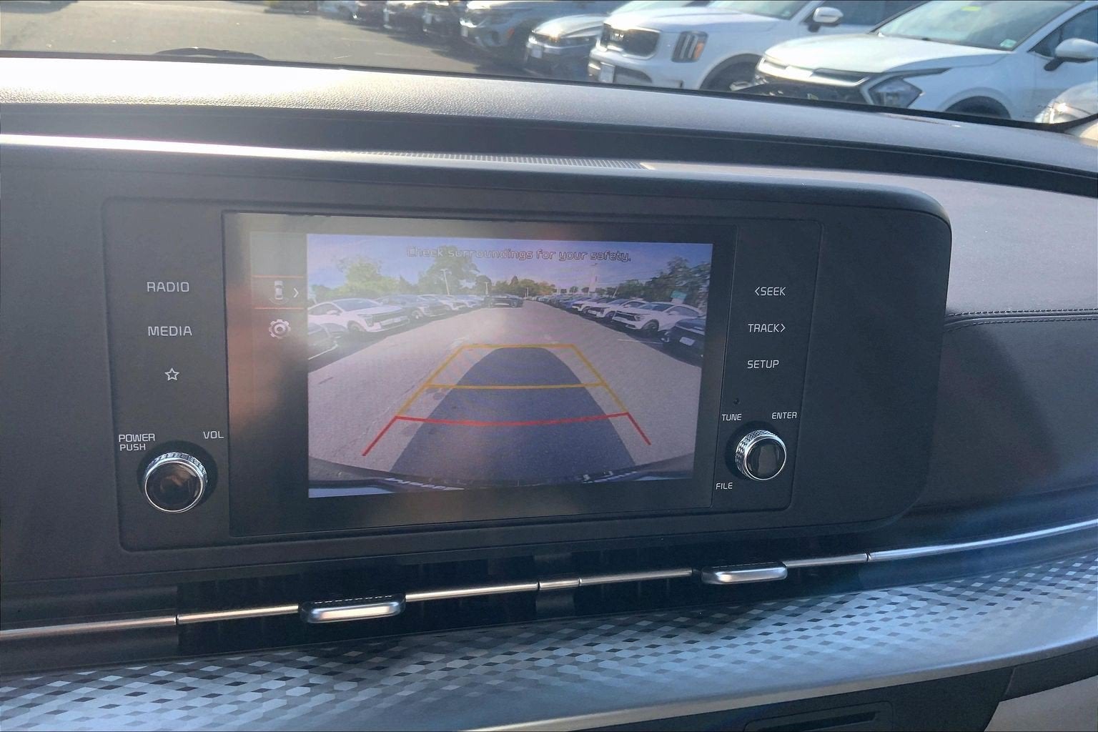 2024 Kia Carnival LX