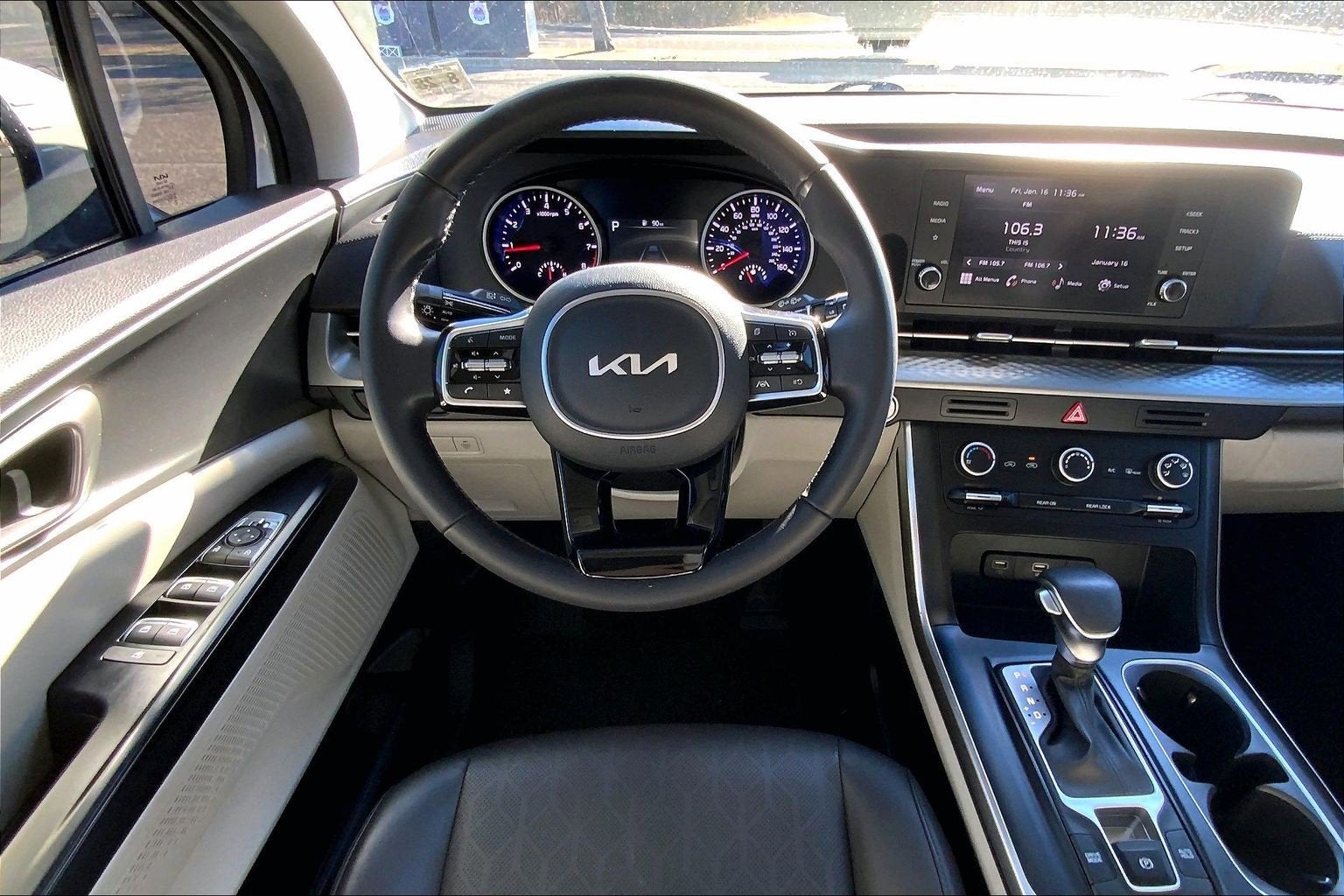 2024 Kia Carnival LX